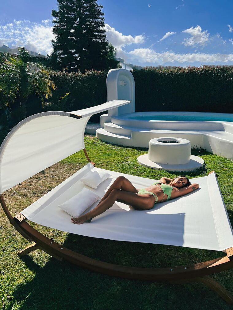 Letto matrimoniale da spiaggia in legno bianco crema