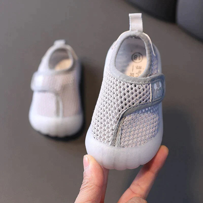 SCARPE ANTISCIVOLO ED ERGONOMICHE PER BAMBINI A PIEDI NUDI