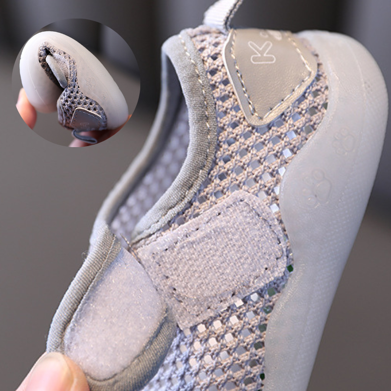 SCARPE ANTISCIVOLO ED ERGONOMICHE PER BAMBINI A PIEDI NUDI