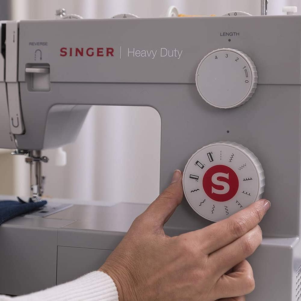 Robusta macchina per cucire con esclusiva borsa per gli accessori