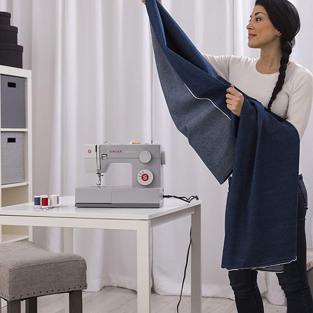 Robusta macchina per cucire con esclusiva borsa per gli accessori