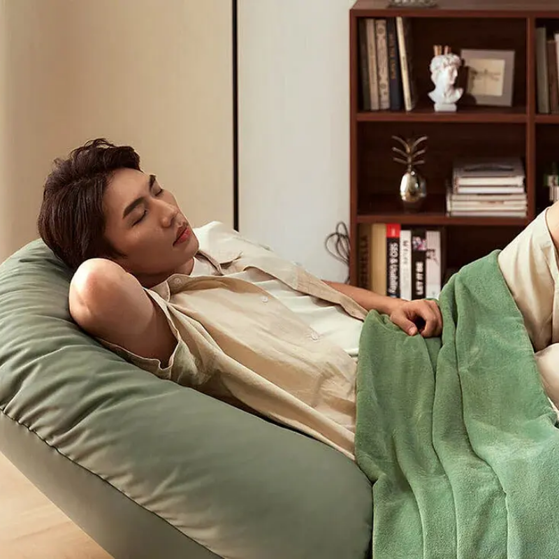 Sedia a dondolo con controllo vocale