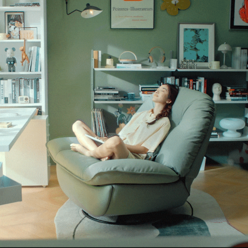 Sedia a dondolo con controllo vocale