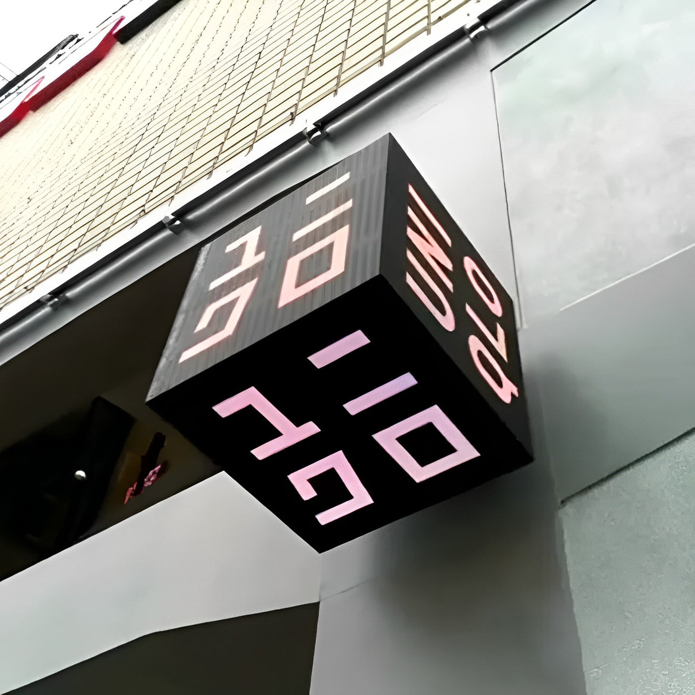 Display LED a cubo a 5 facce: effetti HD personalizzati WIFl e spettacolo video dinamico