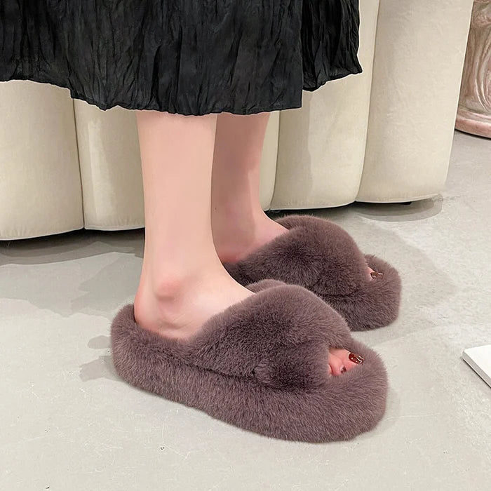 Moderne pantofole da donna in peluche