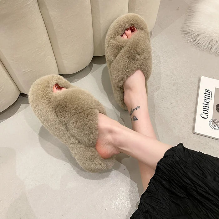 Moderne pantofole da donna in peluche
